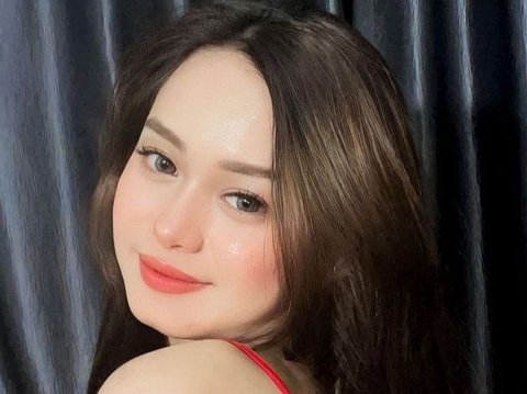 10 Foto Ulfi Damayanti yang Disebut Cantik Sekali, Sang Kekasih Jadi Sorotan