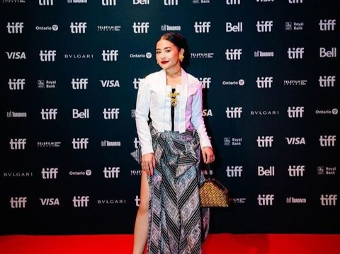 Bikin Pangling, 8 Foto Prilly Latuconsina Pakai Kebaya Saat Premiere Film Terbaru di Toronto