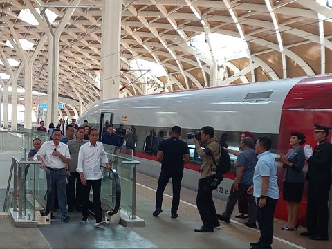 Didampingi Luhut dan Erick Thohir, Jokowi Jajal Kereta Cepat Jakarta-Bandung