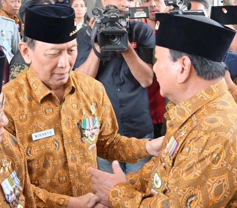 Dilansir dari akun Instagram @kemhanri, Rabu (13/9) sebuah unggahan foto saat Menteri Pertahanan Prabowo Subianto berjumpa dengan para mantan Jenderal TNI di peringatan HUT ke-64 Pepabri Tahun 2023.