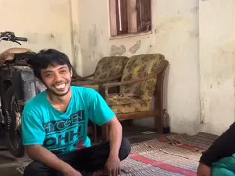 Gokil, Pria Ini Beli Motor Antik Seharga Rp80 Juta dari Orang Sederhana