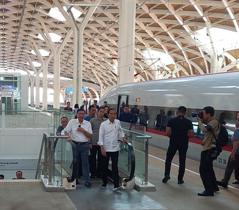 Jokowi Tries High-Speed Train, Jakarta to Bandung in Less Than Half an Hour!