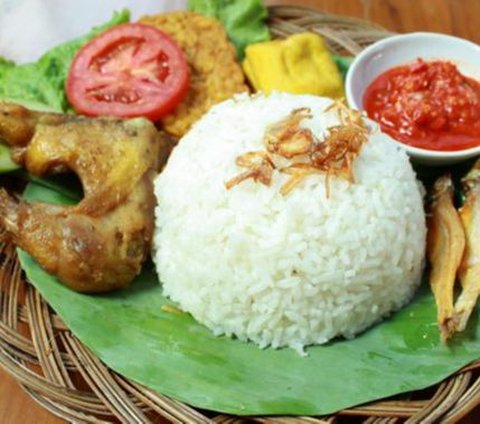 Awal Sigit berjualan nasi uduk, respon masyarakat sangat positif. Sebab, nasi uduk yang dijual Sigit dikemas dengan menarik. Berbeda dengan nasi uduk bungkusan biasa.