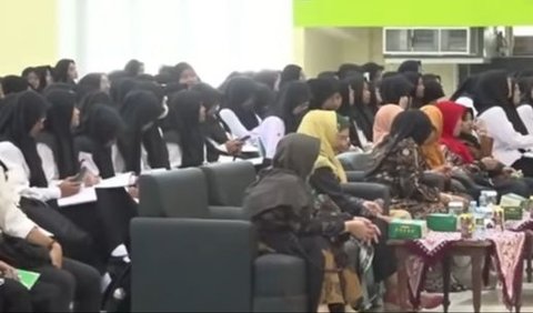 Dalam kesempatan tersebut, Usman kemudian menyinggung soal 5 orang paling berpengaruh di Indonesia.<br>