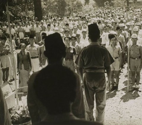 Rumah di Jalan Pegangsaan Timur No. 56, Jakarta Pusat tepat pada pukul 10.00 WIB menjadi saksi saat Ir. Soekarno dengan didampingi oleh Mohammad Hatta membacakan Proklamasi Kemerdekaan Indonesia.