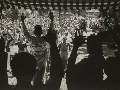 Momen di Balik Layar Detik-detik Proklamator Soekarno-Hatta Bacakan Teks Proklamasi, Khidmat & Sederhana