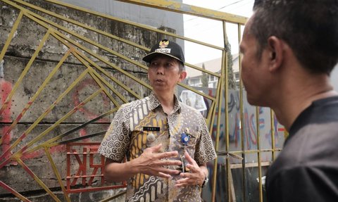 Keren! Pria Asal Bandung Ini Bisa Bakar Sampah Tanpa Asap, Pakai Alat yang Dibuatnya Sendiri