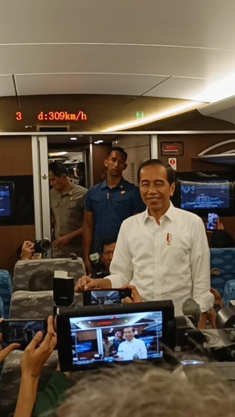 Kesan Jokowi Naik Kereta Cepat Jakarta-Bandung: Nyaman, Tidak Terasa Guncangan Sama Sekali<br>