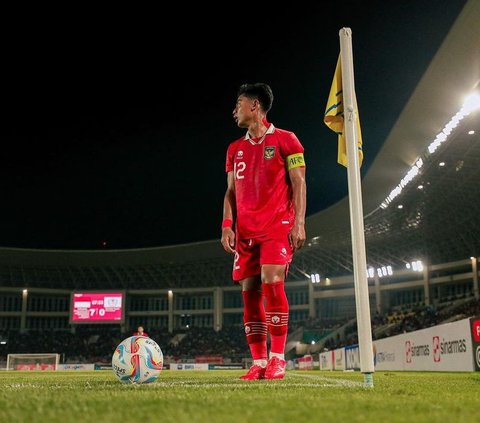 Emotional Moment of Mother Pratama Arhan Busy Reciting Dhikr in the Stands While Her Child Competes in the Match between Indonesia and Turkmenistan