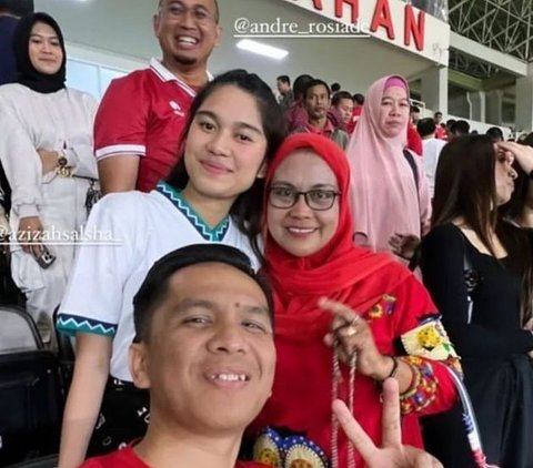 Potret Detik-detik Azizah Salsha tersipu malu saat tahu namanya ada di kaus sang suami, Selebrasi Pratama Arhan Usai Cetak Gol Kembali Viral