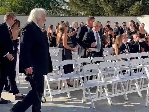 Send Chills Down Your Spine! White Woman Bride Asks All Guests to Wear Black Dress Code at Her Wedding, Netizens: 'Like a Funeral'