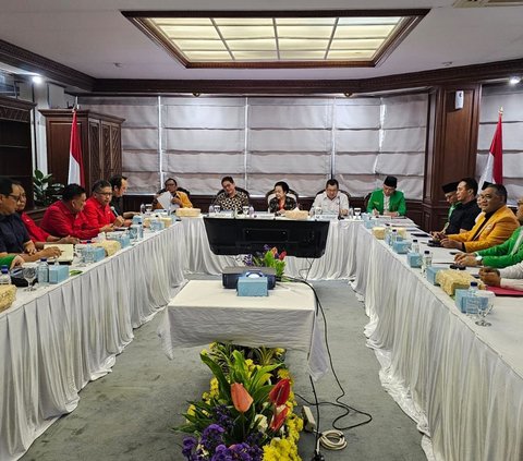 Sekjen PDIP Hasto Kristiyanto mengatakan rapat TPN akan membahas berbagai agenda-agenda strategis hingga dinamika politik nasional. <br>