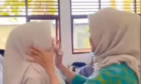 Viral Bu Guru Cantik Hapus Make Up Siswi yang Dandan ke Sekolah, Aksi Dipuji Warganet