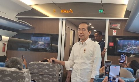 Setelah menempuh perjalanan selama 25 menit, Jokowi dan rombongan tiba di Statiun Padalarang sekitar pukul 09.27 WIB.<br>