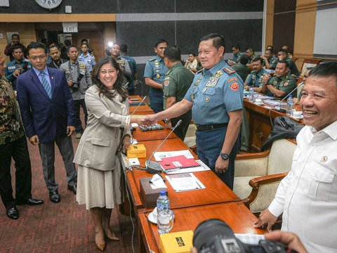 FOTO: Momen Wamenhan dan Panglima TNI Rapat dengan Komisi I DPR Bahas Kenaikan Gaji TNI-Polri