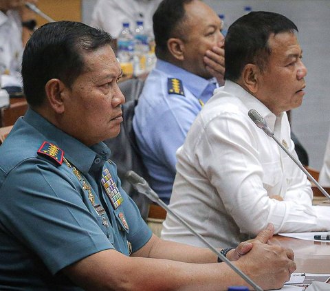 FOTO: Momen Wamenhan dan Panglima TNI Rapat dengan Komisi I DPR Bahas Kenaikan Gaji TNI-Polri