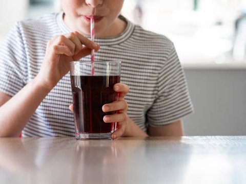 Bahaya Minum Soda Setiap Hari, Bisa Sebabkan Gusi Surut