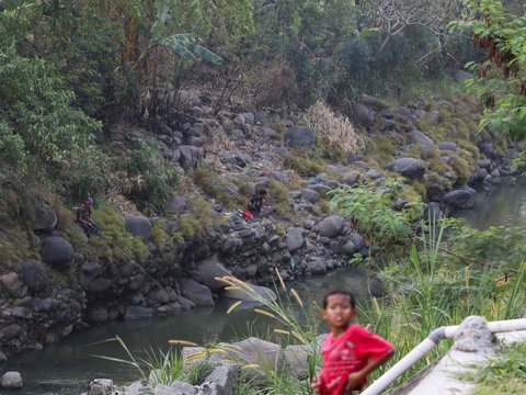 FOTO: Penampakan Bendungan Katulampa, Biasanya Airnya Meluap-Luap, Kini Kering Kerontang