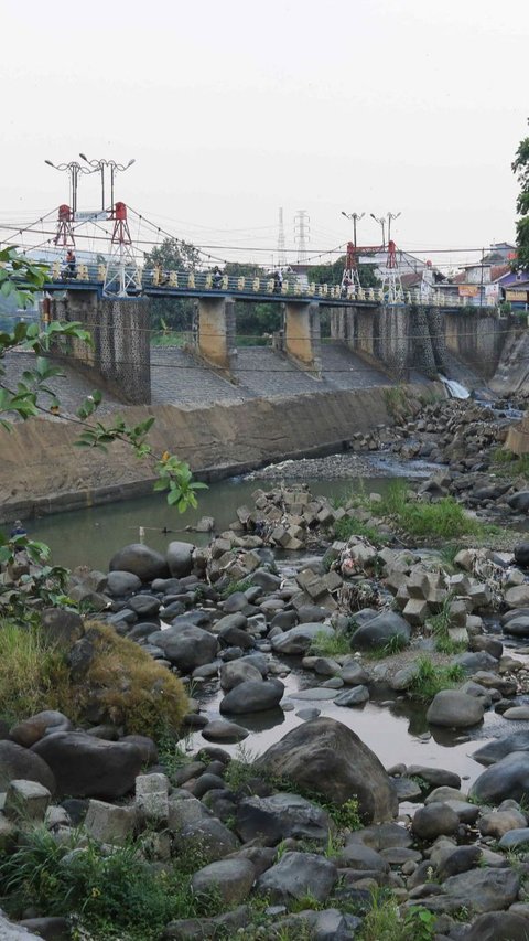 FOTO: Penampakan Bendungan Katulampa, Biasanya Airnya Meluap-Luap, Kini Kering Kerontang