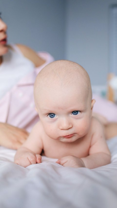 Apakah Menggunduli Rambut Bayi Dapat Membantu Pertumbuhan Rambut yang Lebih Lebat?