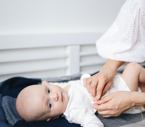 Apakah Menggunduli Rambut Bayi Dapat Membantu Pertumbuhan Rambut yang Lebih Lebat?