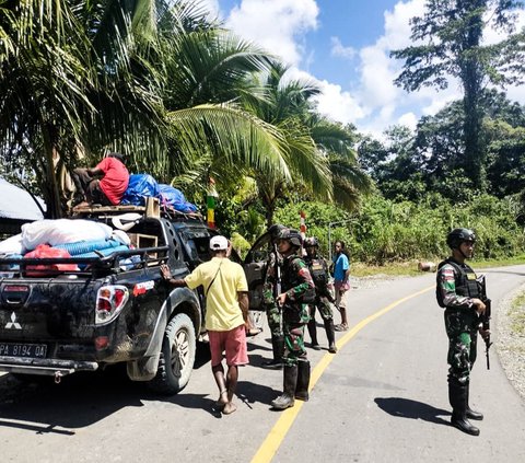 Potret Prajurit TNI Jaga Ketat Perbatasan Papua, Ada Apa?