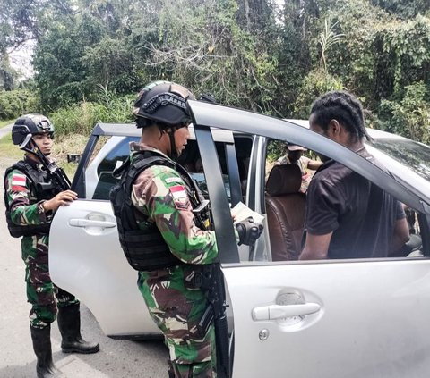 Potret Prajurit TNI Jaga Ketat Perbatasan Papua, Ada Apa?