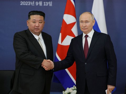 FOTO: Melihat Momen Keakraban Kim Jong-un dengan Presiden Vladimir Putin di Kosmodrom Vostochny Rusia