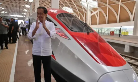 Instruksi Jokowi ke Luhut: Lanjutkan Kereta Cepat Sampai Surabaya