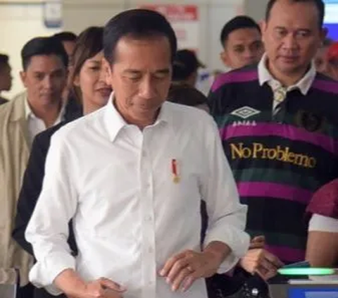 Jokowi Singgung Foto Airlangga Berlatar Kuning di Acara Sewindu PSN: Biar Tahu Ketua Golkar