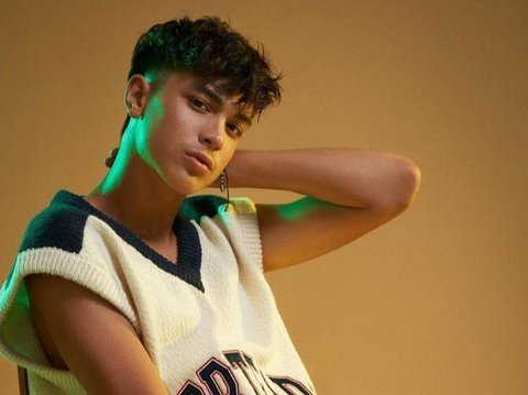 Blasteran Belanda, 8 Foto Tampan Eddy Meijer, Kini Jadi Model Dior