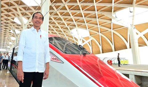 Presiden Jokowi Jajal Kereta Cepat