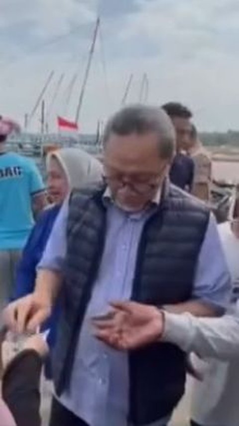 Ketum PAN Zulkifli Hasan Bagi-Bagi Duit 'Gocapan', KPK: Itu Politik Uang<br>