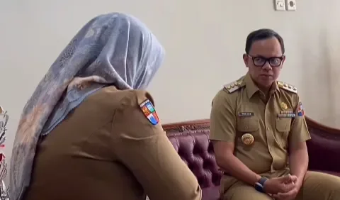 “Hasil pemeriksaan Inspektorat Kota Bogor, terbukti ada pelanggaran yang dilakukan oleh Kepala Sekolah. Saya mengeluarkan surat keputusan untuk memberhentikan kepala sekolah dan diberikan sanksi sesuai aturan yang berlaku,”