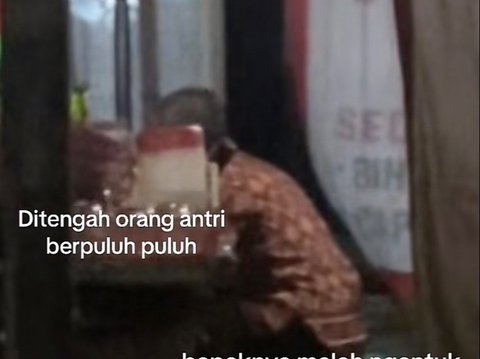 Viral Pedagang Nasi Goreng Sepi Pembeli Bikin Pilu, Termenung Tunggu Pelanggan