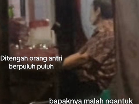 Viral Pedagang Nasi Goreng Sepi Pembeli Bikin Pilu, Termenung Tunggu Pelanggan