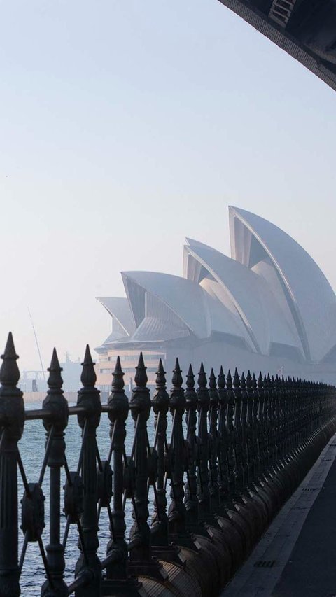 FOTO: Penampakan Kabut Asap Kepung Sydney, Langit Biru Berubah Jadi Kelabu