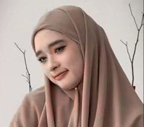 Portrait of Inara Rusli's Syar'i Hijab Style that is Currently Trending among Hijabers