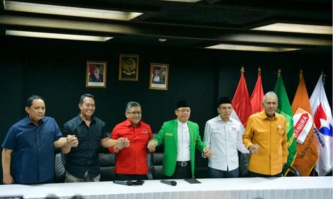 VIDEO: Eks Panglima TNI Andika Tersenyum Lihat Keakraban Prabowo & SBY 