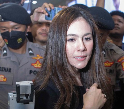 FOTO: Ekspresi Wulan Guritno Penuhi Panggilan Polisi Terkait Promosi Judi Online