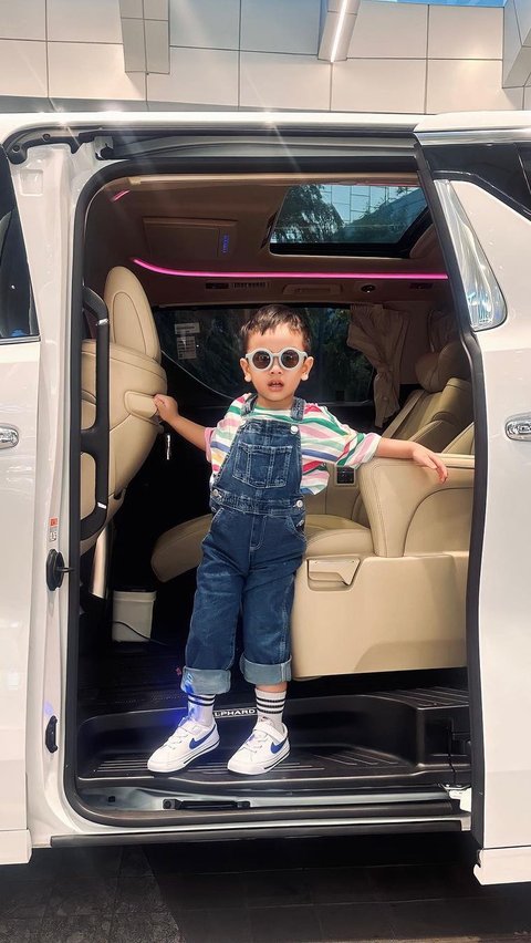 Netizens are captivated by Gala Sky's stylish and slay bro portrait!