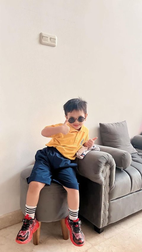 Netizens are captivated by Gala Sky's stylish and slay bro portrait!