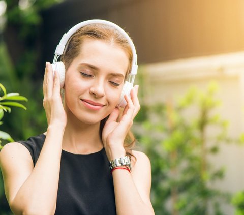 6 Dampak Positif Mendengarkan Musik untuk Kesehatan Mental