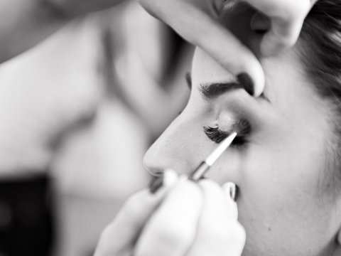 Makeup Awal Bikin Nangis, Pengantin Ini Dirias Ulang oleh MUA Pro yang Hasilnya Bikin Melongo