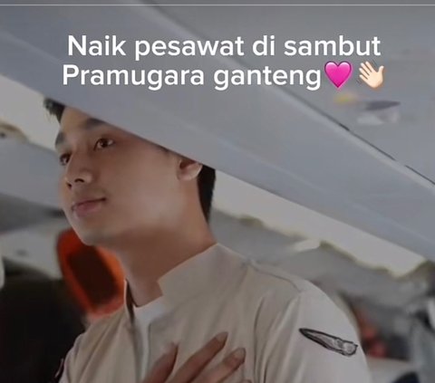 Videonya yang tengah bertugas di pesawat pun viral di media sosial. Sosok pramugara ganteng Super Air Jet ini diketahui bernama Lutfi Fernanda. 