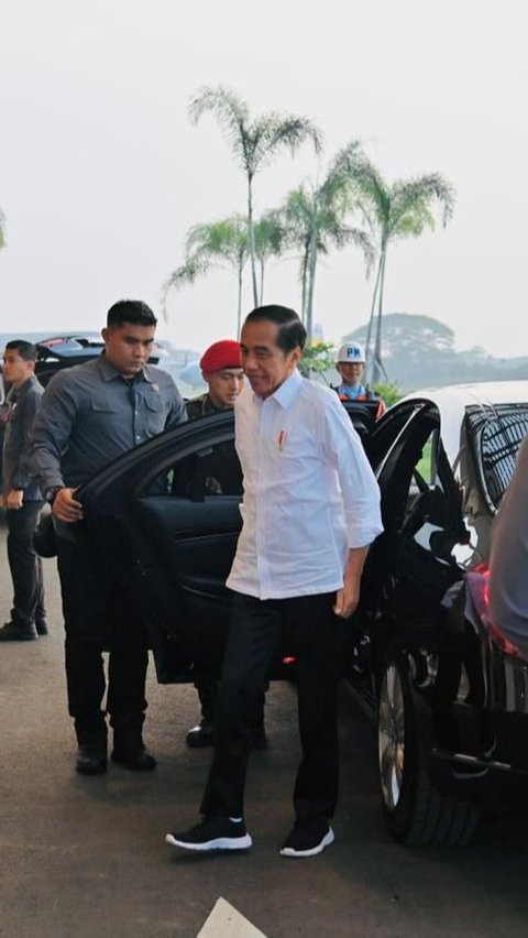 Jokowi Bingung Panggung Mendadak Kuning Saat Airlangga Muncul 