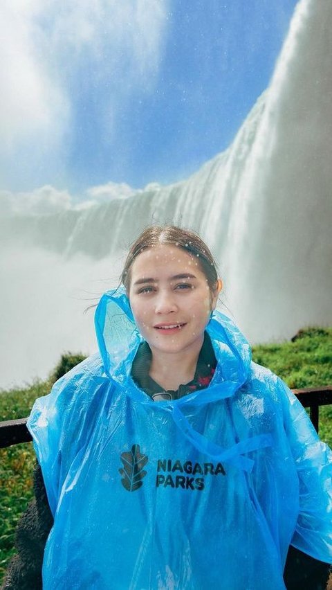 Momen Keseruan Prilly Latuconsina saat Berkunjung ke Air Terjun Niagara, Netizen: View dan Orangnya Sama Cantik