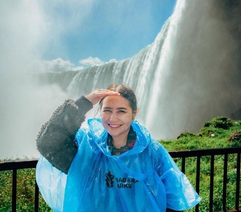 Momen Keseruan Prilly Latuconsina saat Berkunjung ke Air Terjun Niagara, Netizen: View dan Orangnya Sama Cantik