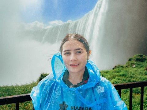 Momen Keseruan Prilly Latuconsina saat Berkunjung ke Air Terjun Niagara, Netizen: View dan Orangnya Sama Cantik