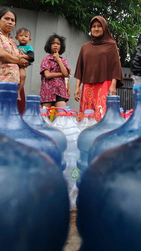 Krisis air bersih yang melanda Kota Depok terjadi di beberapa wilayah. Namun, paling banyak ada di Kelurahan Bojong Pondok Terong (Boponter), Kecamatan Cipayung.